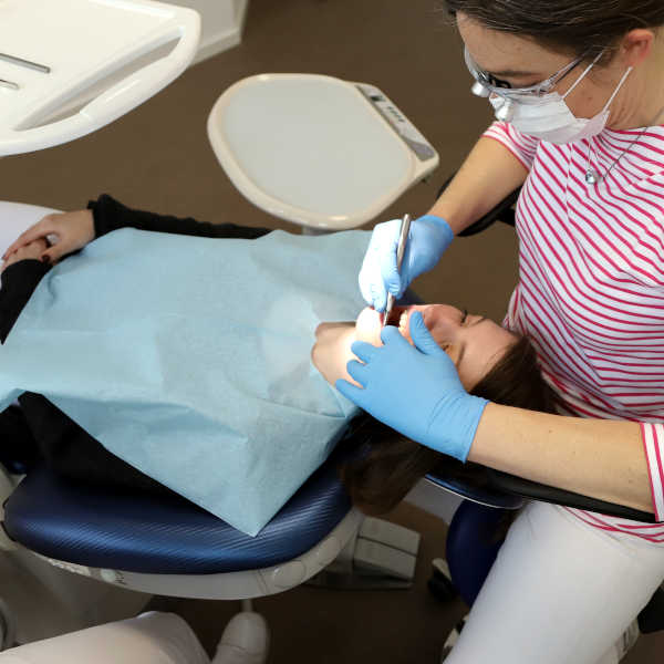 Zahnarzt Oberursel Dr Mareike Buzello Endodontie Bild1