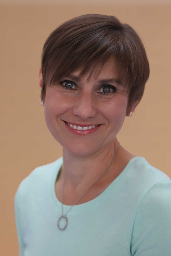 Zahnarztpraxis Dr Mareike Buzello Team 24 Frau Grimmer